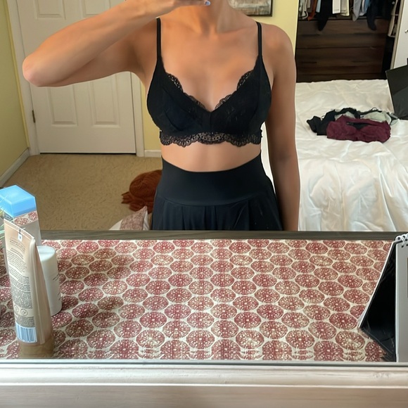 Bundle of bralettes from hollister or abercrombie and fitch - Picture 10 of 10